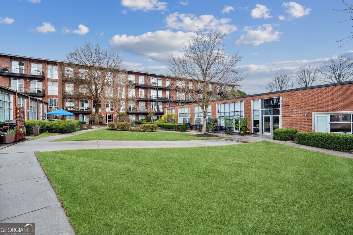 Primary Photo - 5200 Peachtree Rd