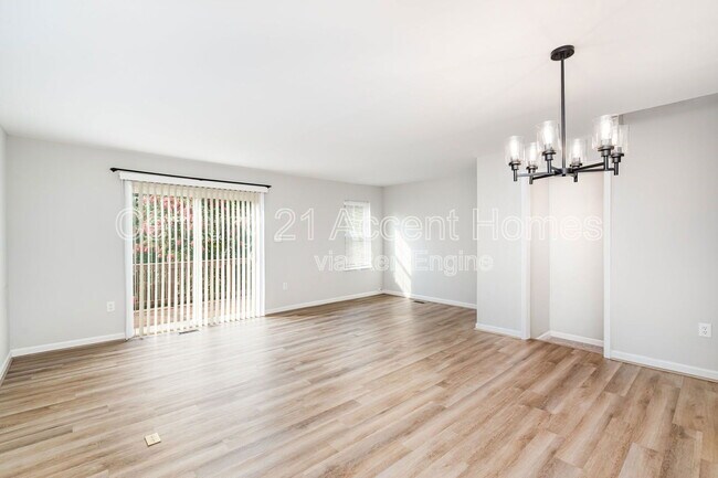 Foto del edificio - 5249 Spring Branch Blvd