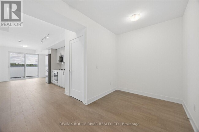 Photo du bâtiment - 2545 Simcoe St N