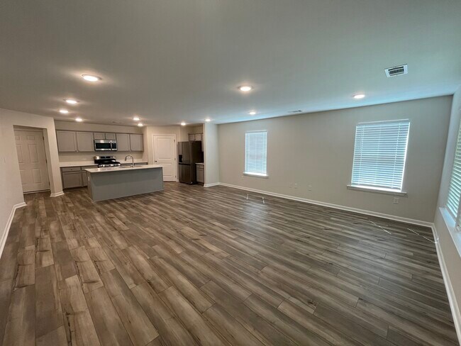 Foto del edificio - 648 Ridgeland Rd