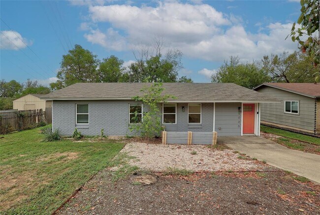 Building Photo - 5005 Mendoza Dr