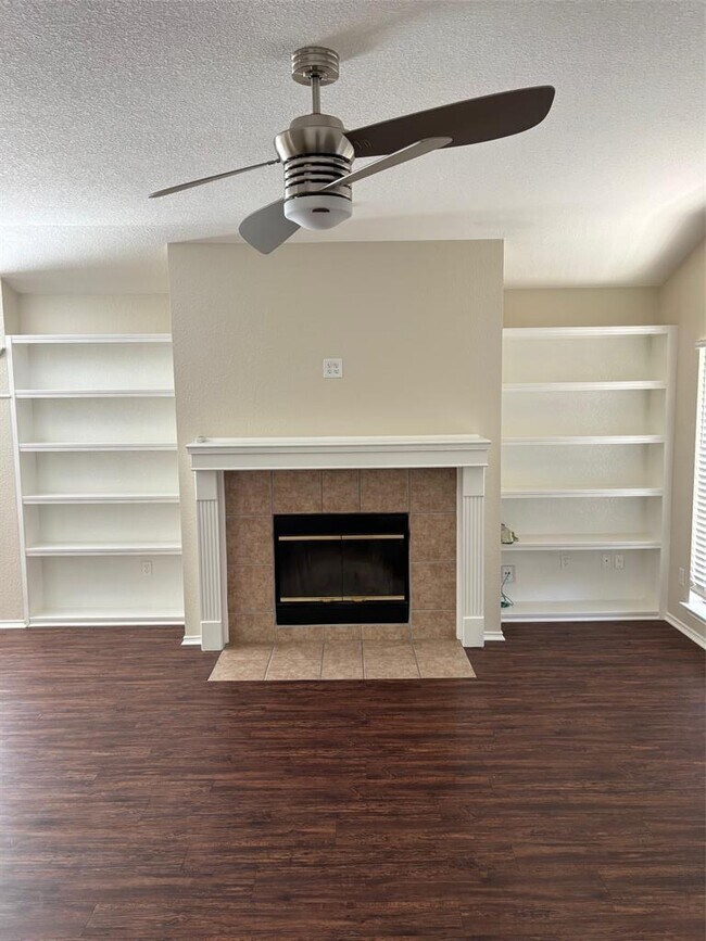 Foto del edificio - 1403 Haley Gray Dr