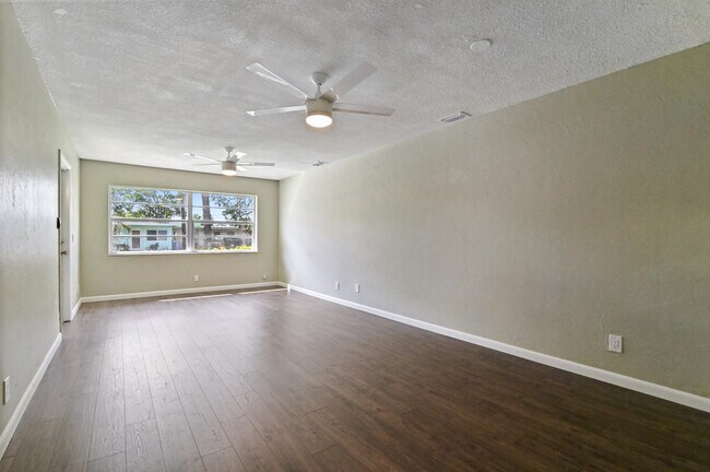 Foto del edificio - 3460 NE 13th Ave