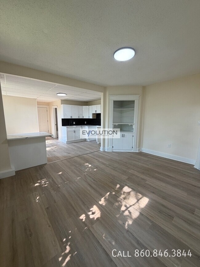 Foto del edificio - 906-908 Park St-3W