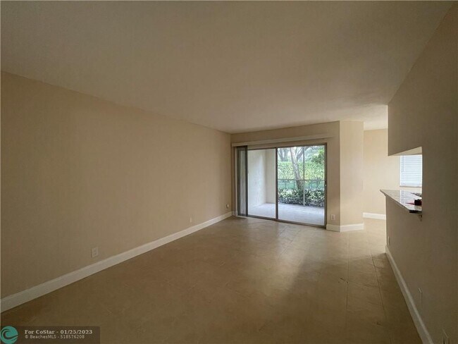 Building Photo - 9755 Westview Dr