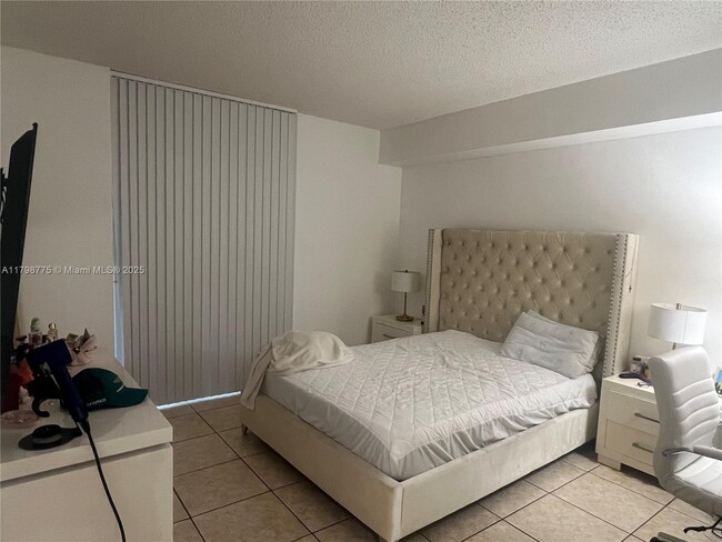 Foto del edificio - 5085 NW 7th St