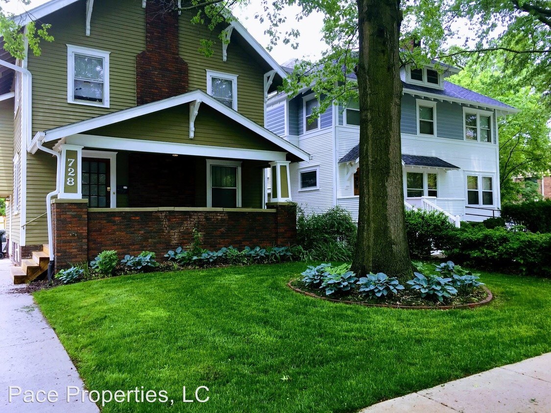 Primary Photo - 1 br, 2 bath Apartment - 728 E. College St.