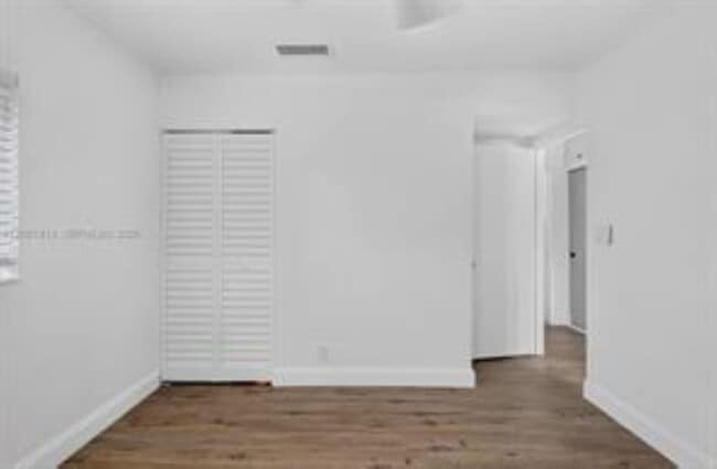Foto del edificio - 540 NE 61st St