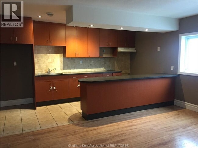 Building Photo - 27-29 Keil Dr S