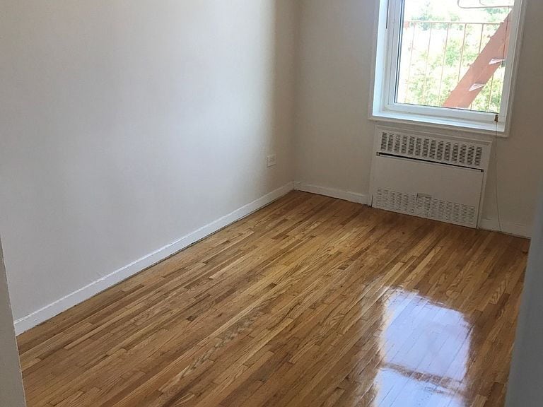 "Charming 1-Bedroom Haven with Granite Touches & Gleaming Hardwood - 800 Sq Ft Gem in The Bronx!" - "Charming 1-Bedroom Haven with Granite Touches & Gleaming Hardwood - 800 Sq Ft Gem in The Bronx!"