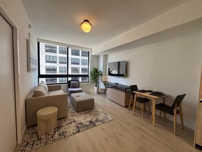 Building Photo - 225 N Miami Ave