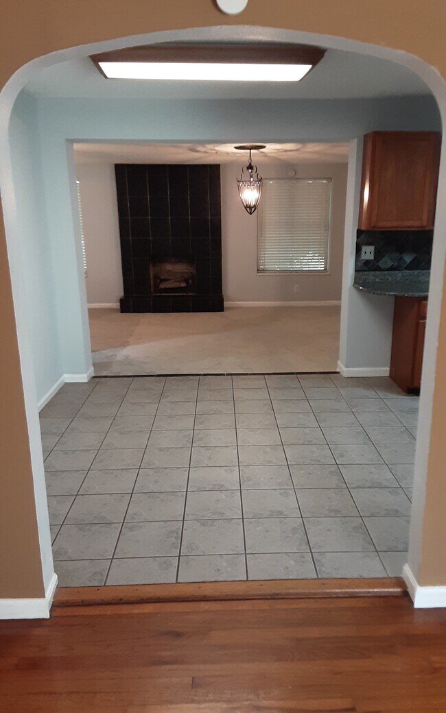 Building Photo - 5135 Poppy Dr