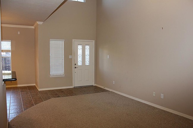 Building Photo - 2865 Westhollow Dr