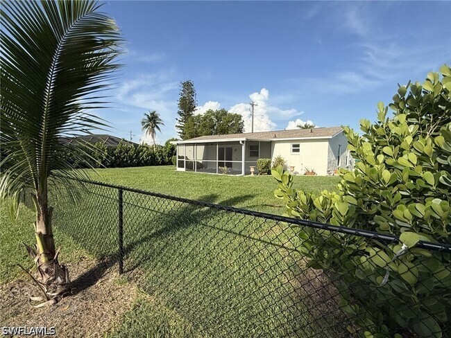 Foto del edificio - 525 SE 11th Ct