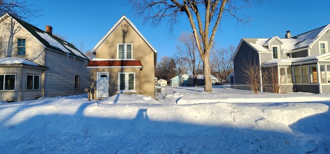 Building Photo - 414 17 1/2 Ave N