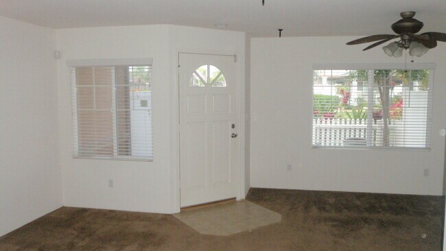 Foto del edificio - Fairways Edge 3 Bed/2.5 Bath Townhouse Available Now!