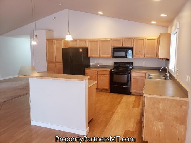 Building Photo - 3 Bedroom 2 Bath House - Near Emily Dickinson School