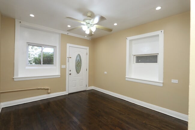 Foto del edificio - 2242 N Mason Ave