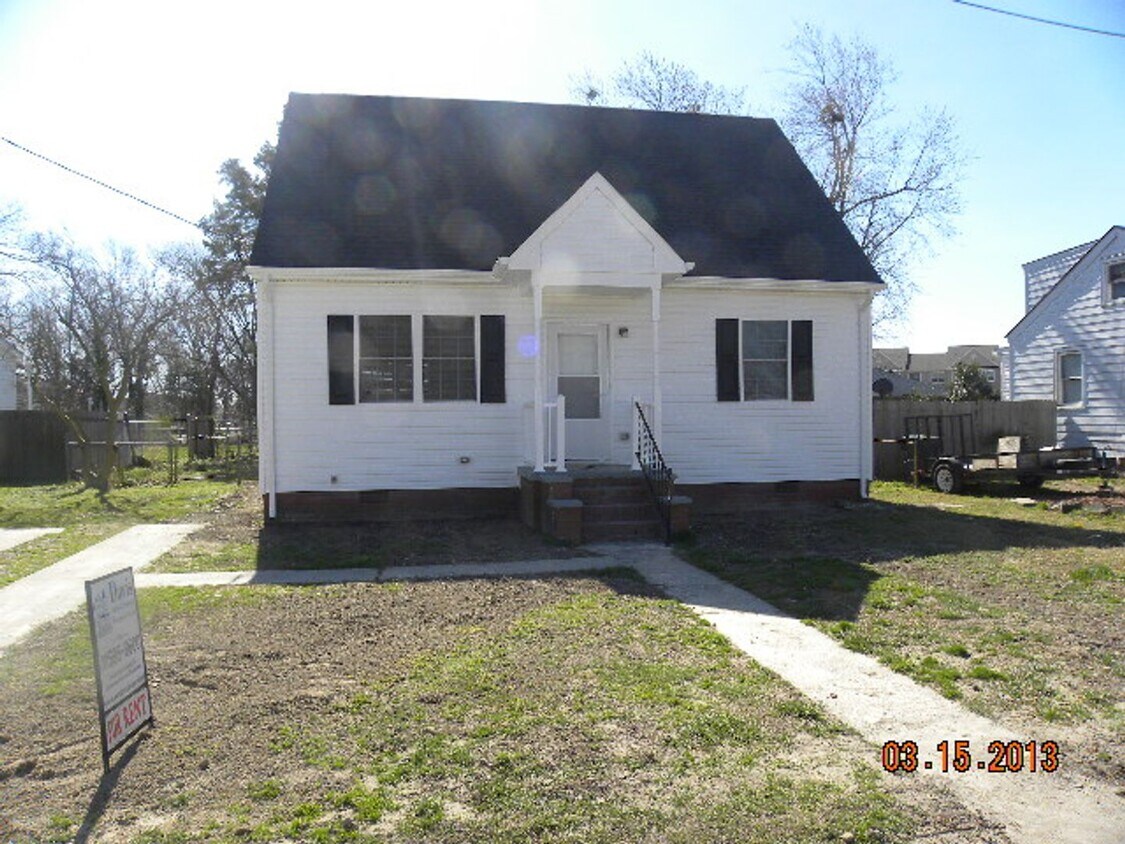 Primary Photo - 4 Cavalier Road, Hampton, VA 23661