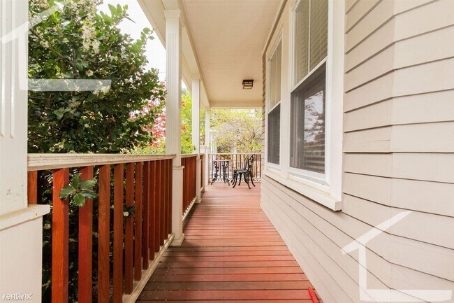 Building Photo - 4 br, 2 bath Duplex - 93 Surrey St 2