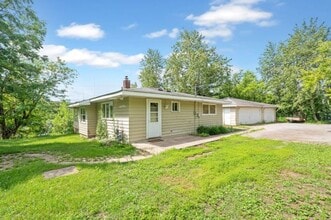 Building Photo - 602 E Upham Rd