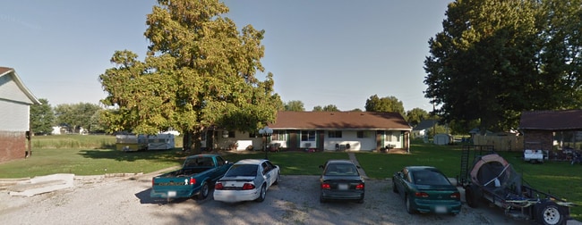 Building Photo - 113 E Poos Dr