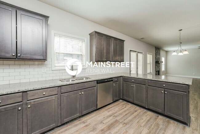 Building Photo - 5 Bedroom Pet-Friendly Home in Lawrenceville, GA with Main Street Renewal