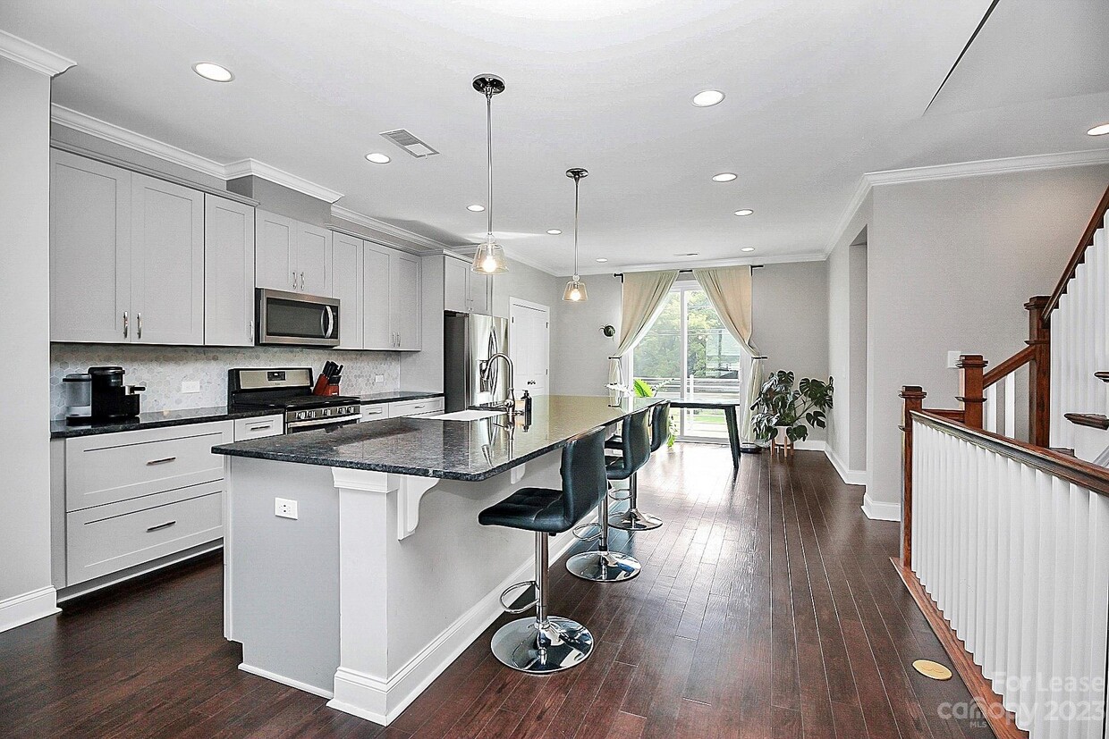 Primary Photo - 2609 Statesville Ave