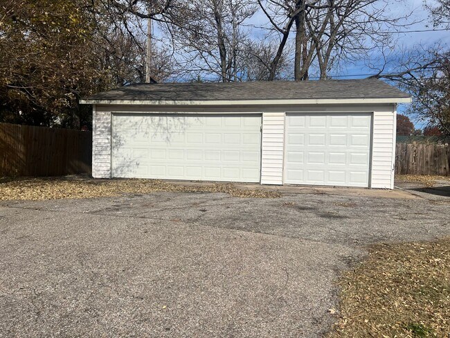 Building Photo - Spacious 4 Bedroom, 2 Bath Home with 3-Car Garage – Near WSU – Available Now!