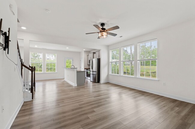 Building Photo - Spacious 3-Bedroom Townhome in Durham!