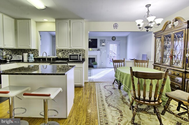 Building Photo - 66 Bensmill Ct