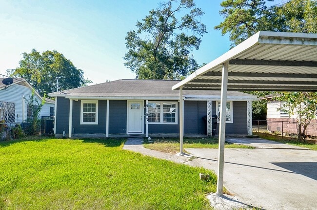 Building Photo - 8162 Homewood Ln