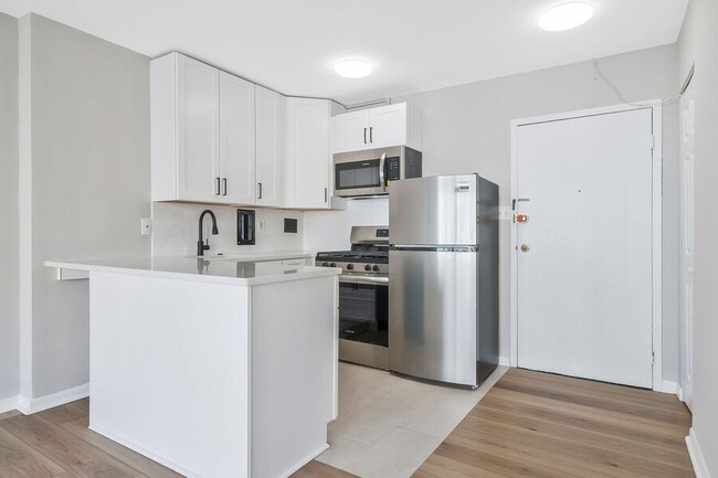 Foto del edificio - Renovated Studio in Foggy Bottom - All uti...