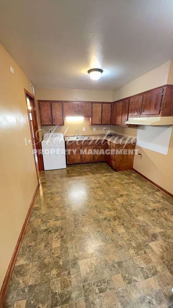 Building Photo - Rent Ready 3 bedroom 1 bath - Westwood Mea...