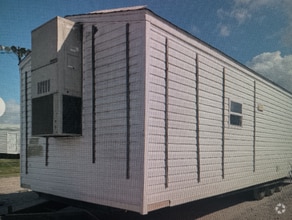 Building Photo - 205 Dennis Ln