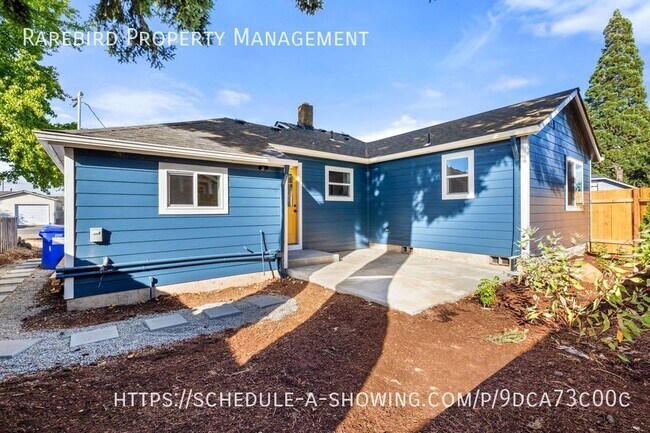 Foto del edificio - 3 bedroom, 2 bath in Southeast Portland!