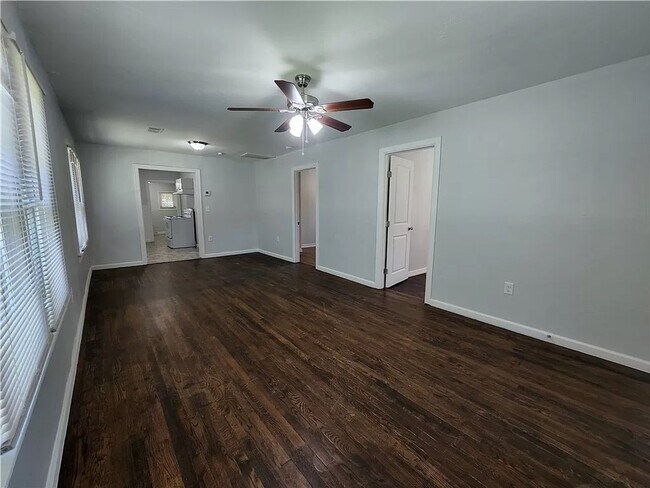 Building Photo - 3 Bedroom 1 bathroom home near OBU