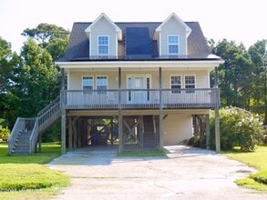Building Photo - 807 Driftwood Dr