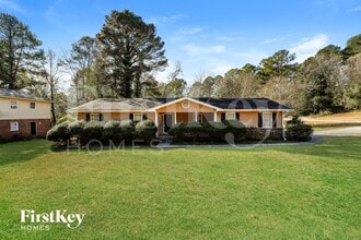 Building Photo - 4005 Huddersfield Dr SW