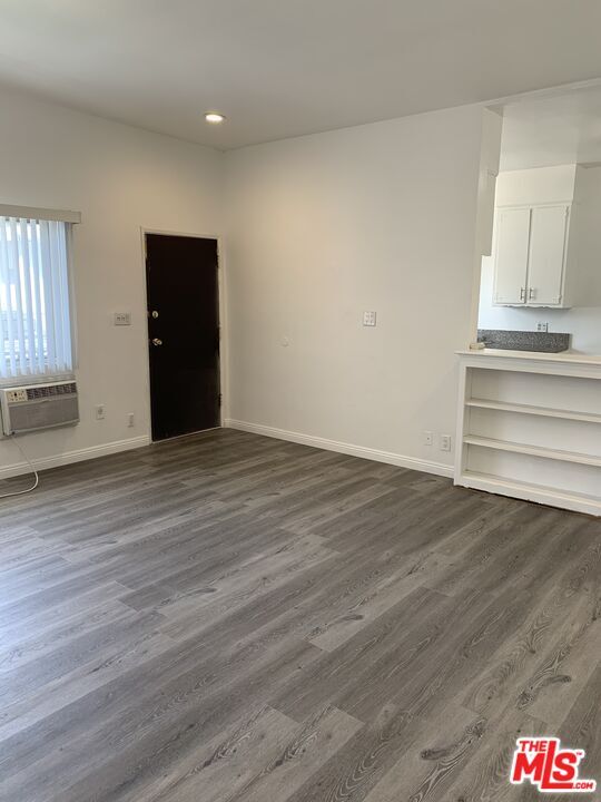 Foto del edificio - 5360 Kester Ave