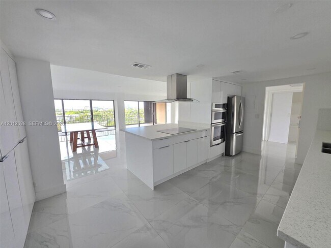 Foto del edificio - 1800 NE 114th St