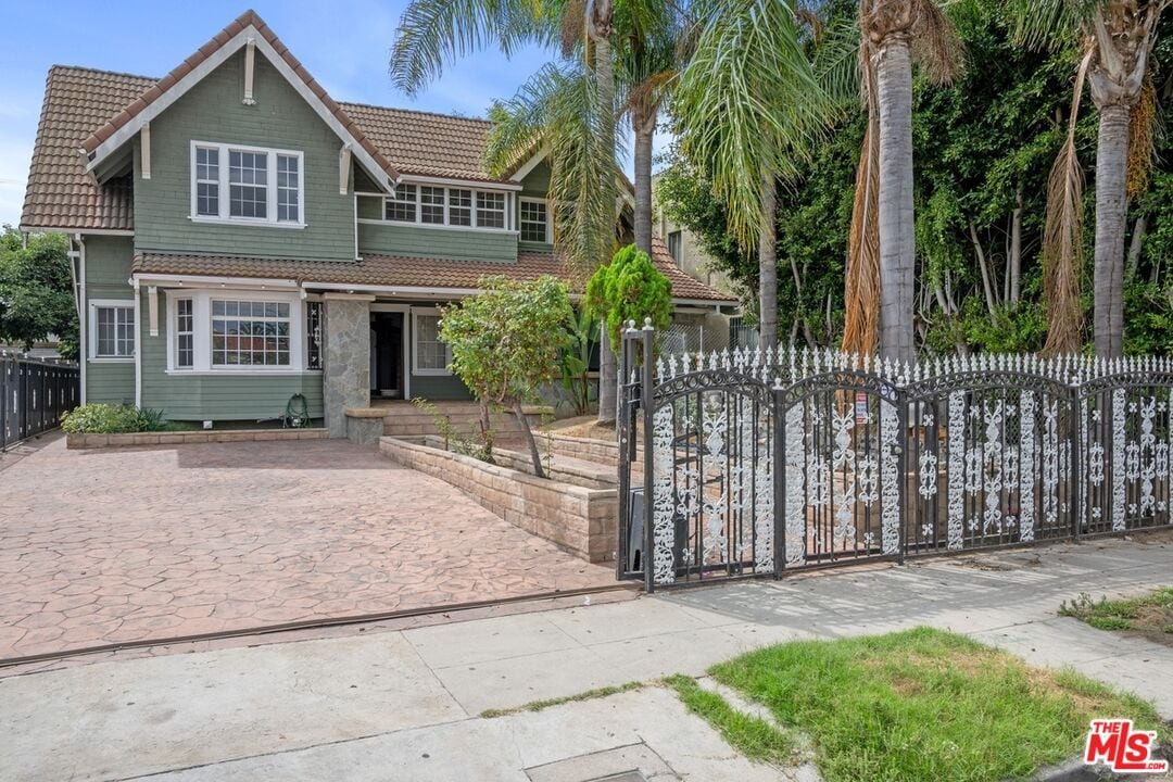 Foto principal - 1750 W 49th St