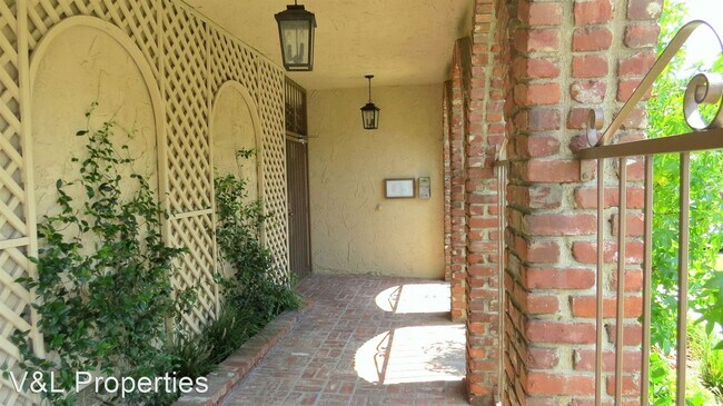 Building Photo - 1550 Centinela Ave