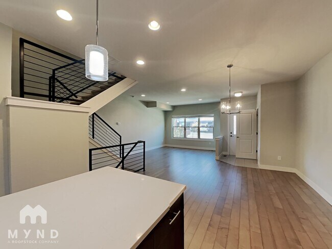 Foto del edificio - 4431 E Jewell Ave