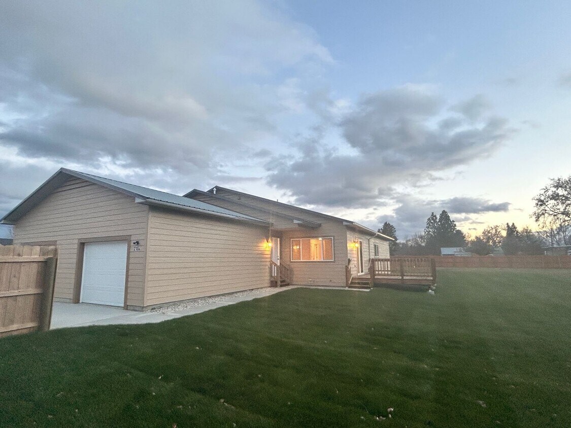 Foto principal - Beautiful 3 bed, 2 bath Hamilton home