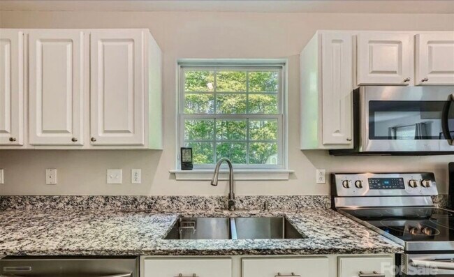 Foto del edificio - 5424 River Falls Dr