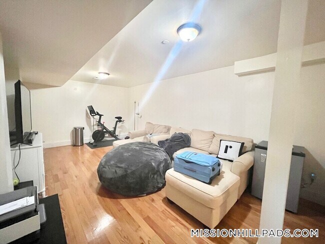 Building Photo - 107 Fisher Ave