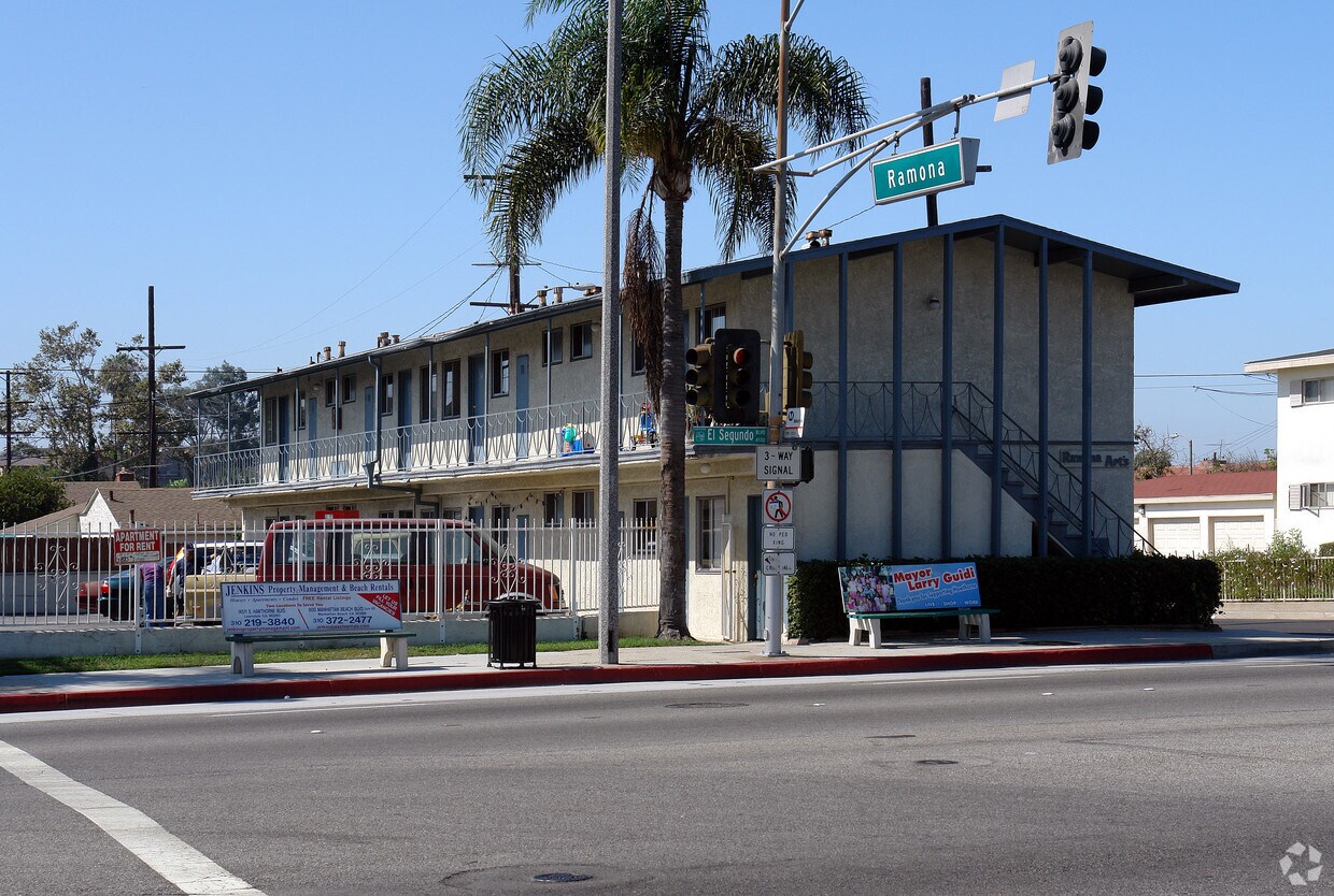Foto principal - 12812 Ramona Ave