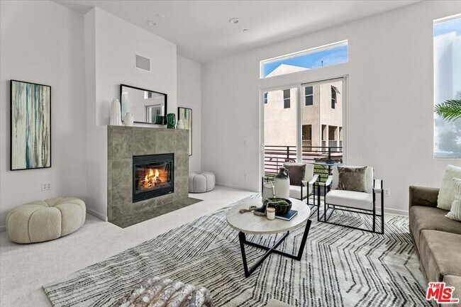 Foto del edificio - 13027 Bluff Creek Dr