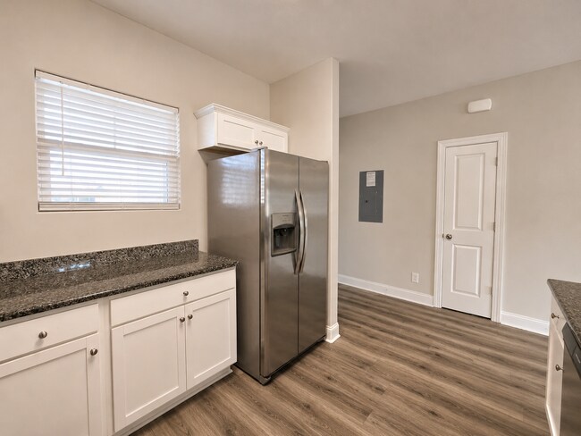 Foto del edificio - Your Perfect 2-Bedroom Retreat Awaits in Kiskadee Parke